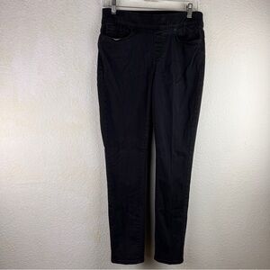 LEVI’S SKINNY JEGGINGS. Pull-on elastic wide waist w/5 pocket styling. Black.